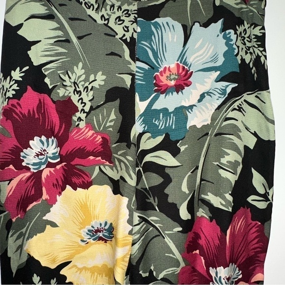 Tommy Bahama Women's Black Floral 100% Silk Cropped Pants Size 10 - Picture 2 of 9